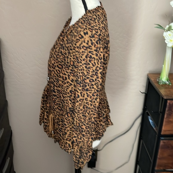 Super fun Time and Tru Animal Print Blouse - Picture 4 of 7